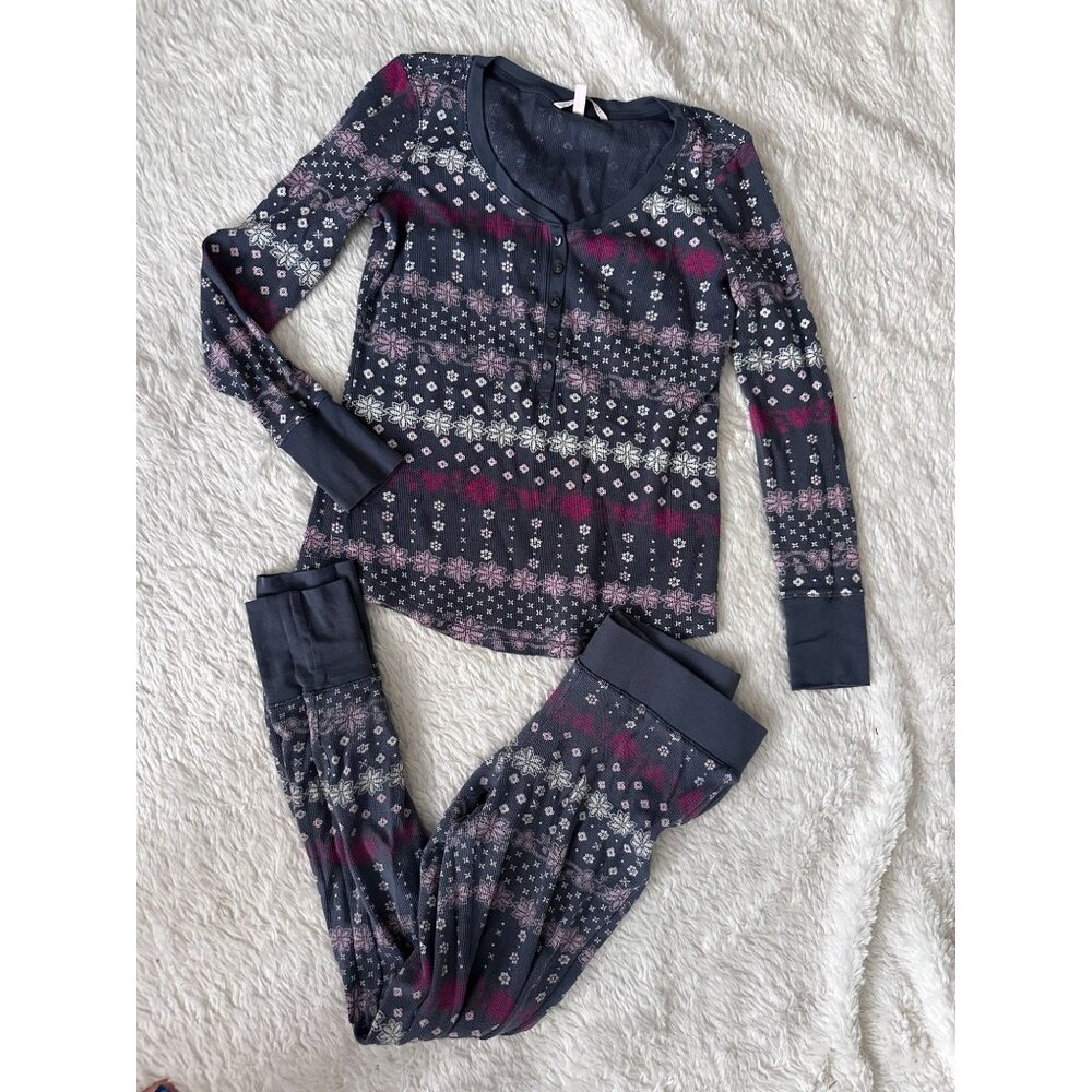 Victoria's Secret L/S thermal look pjs with snowflake design XS